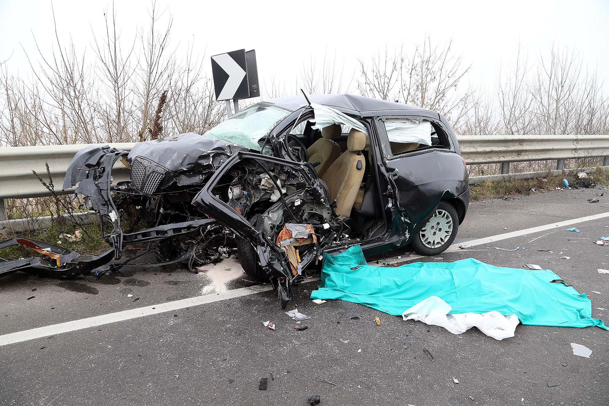 Incidente A Gropello Cairoli Tragico Schianto Morta Giovane Di Anni