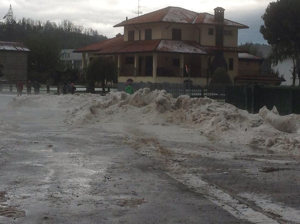 Ferragosto Di Maltempo Al Nord Grandine Come Neve Nel Lecchese FOTO