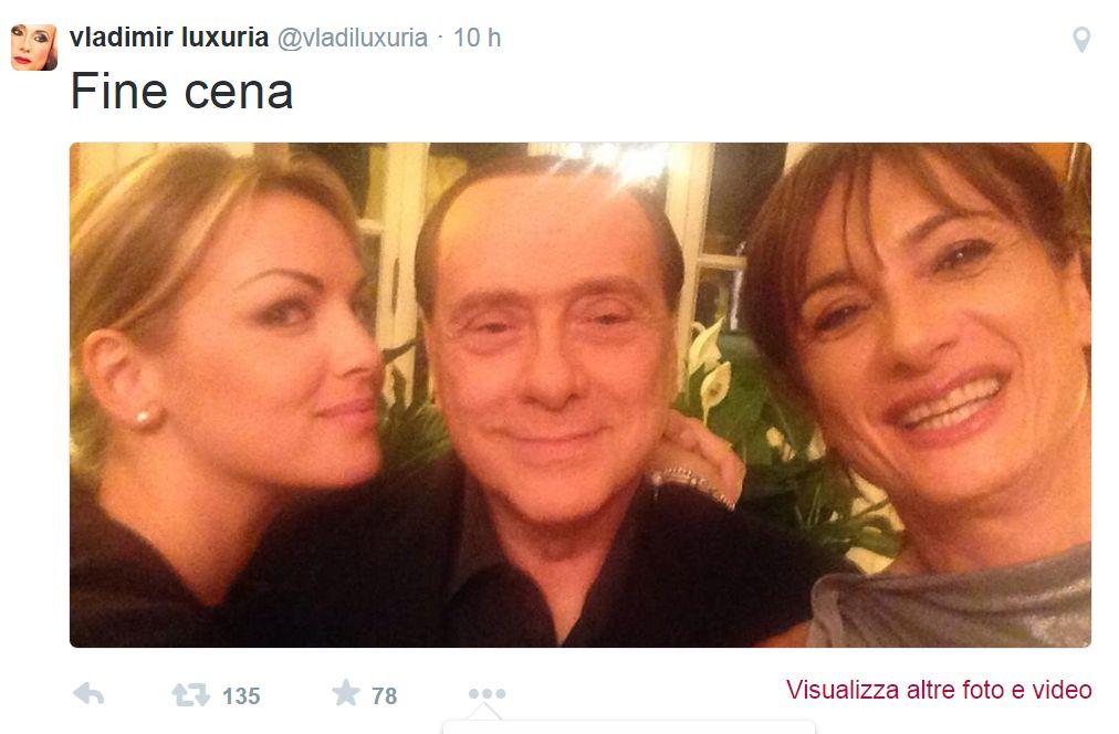 Cena Ad Arcore Con Selfie Per Luxuria Che Rivela Berlusconi Sosterr