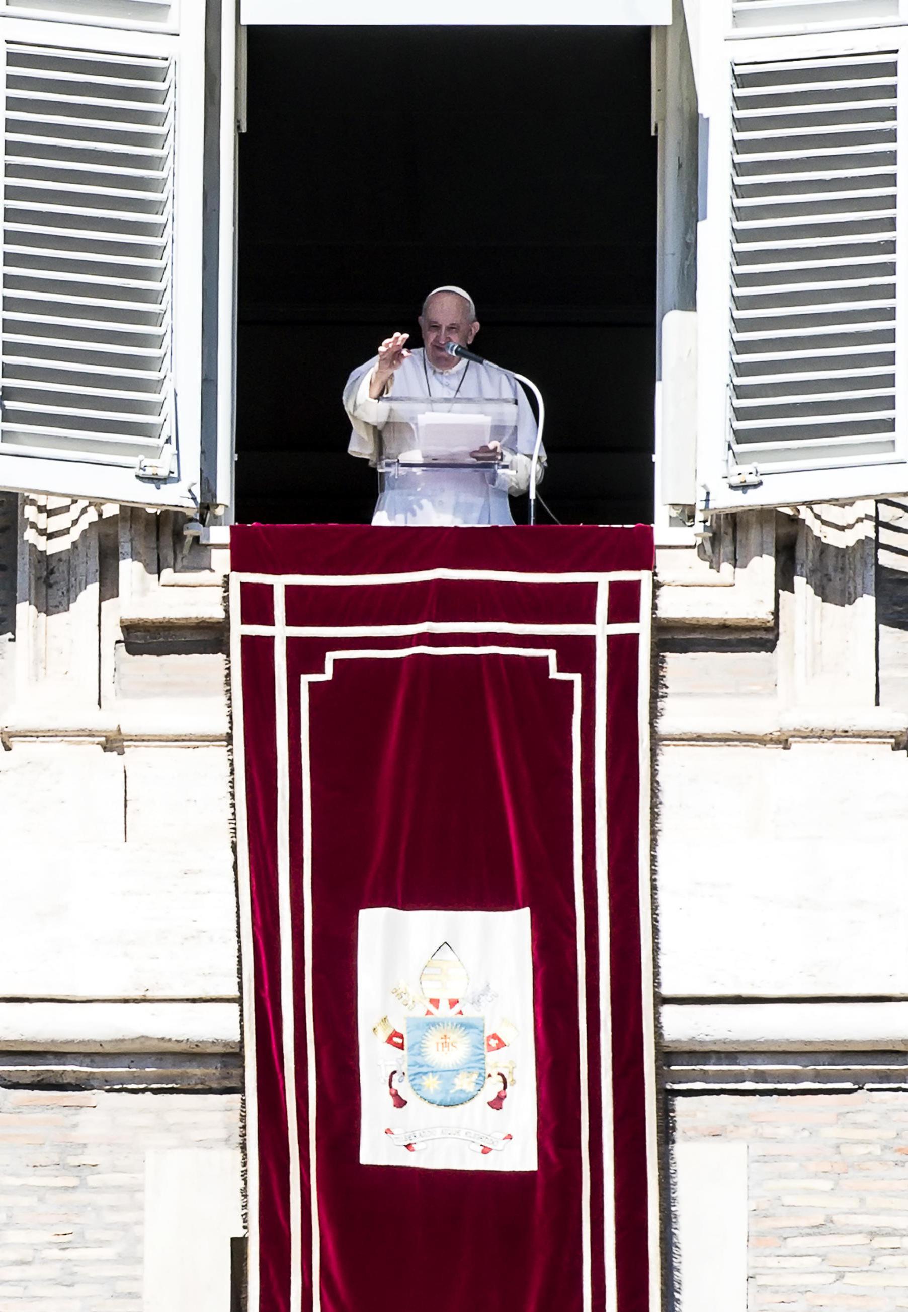 Coppie Gay Il Papa Approva Le Unioni Civili Servono Leggi Hanno