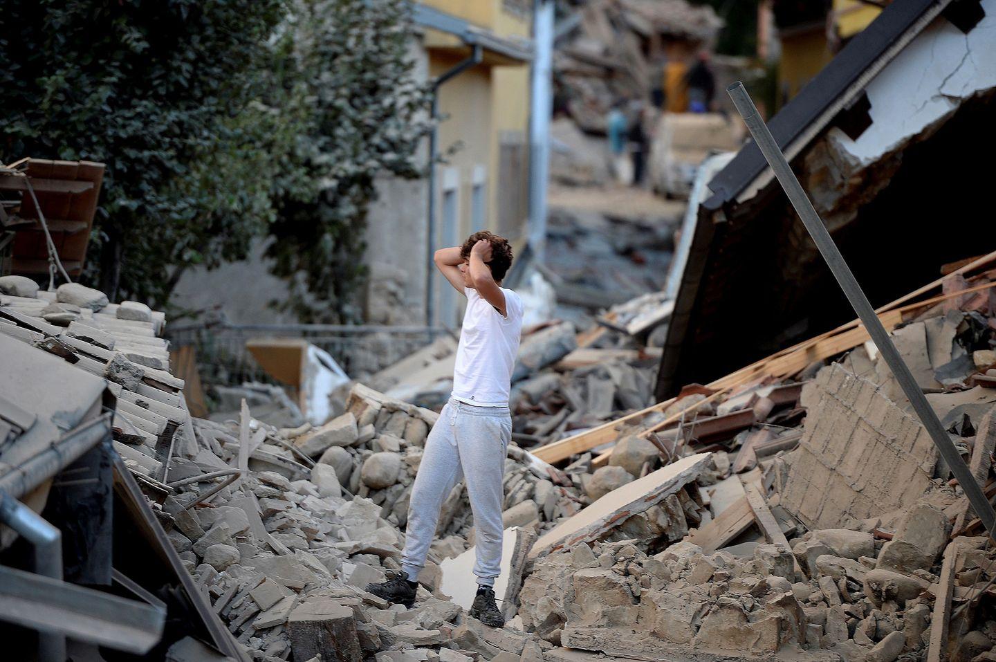 Amatrice Stefano A Mani Nude Salva La Nonna Dalle Macerie