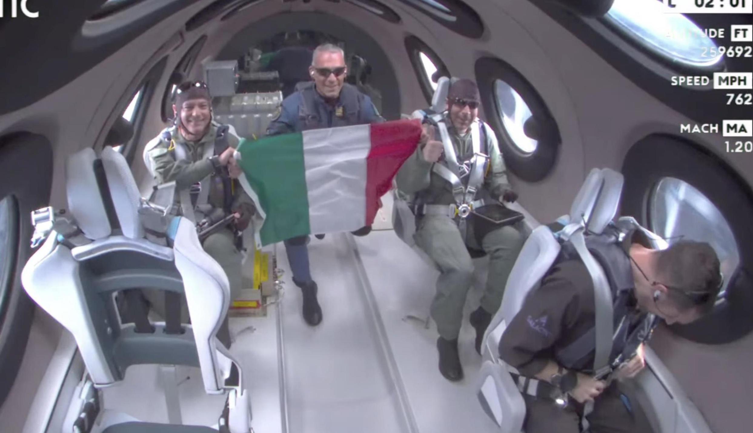 Primo Volo Commerciale Quattro Italiani In Orbita Con La Virgin