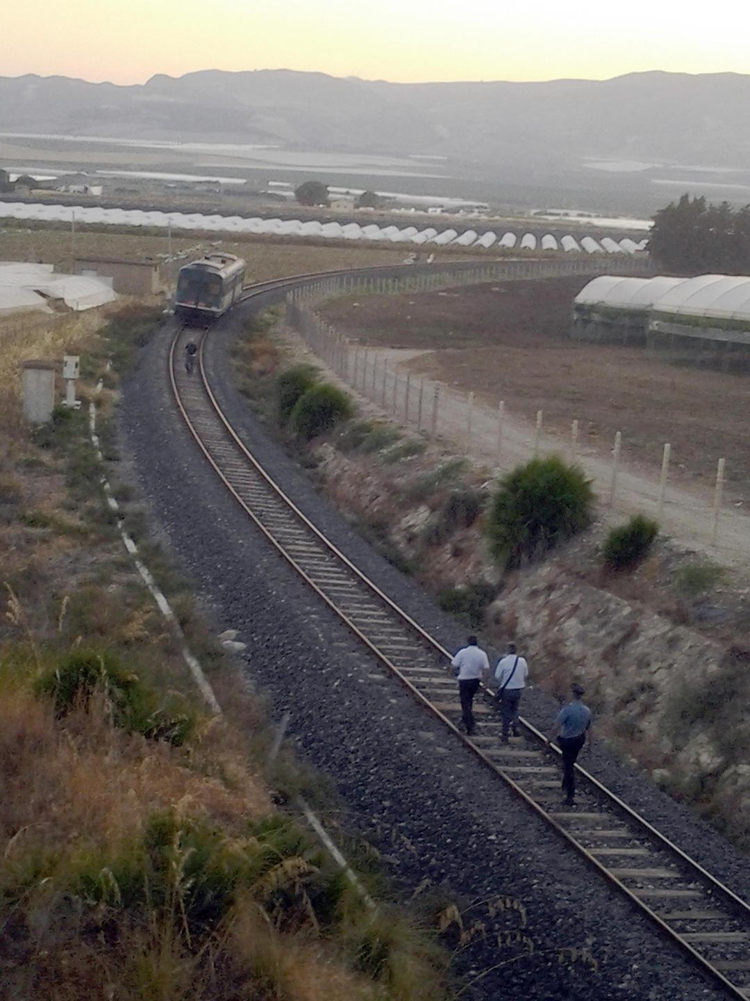 Sicilia Tragedia Sui Binari Treno Investe E Uccide Tre Operai