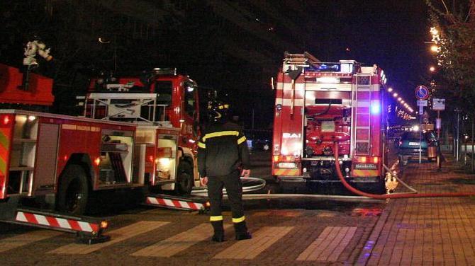 Un Boato E Poi Le Fiamme Auto Divorata Dal Fuoco