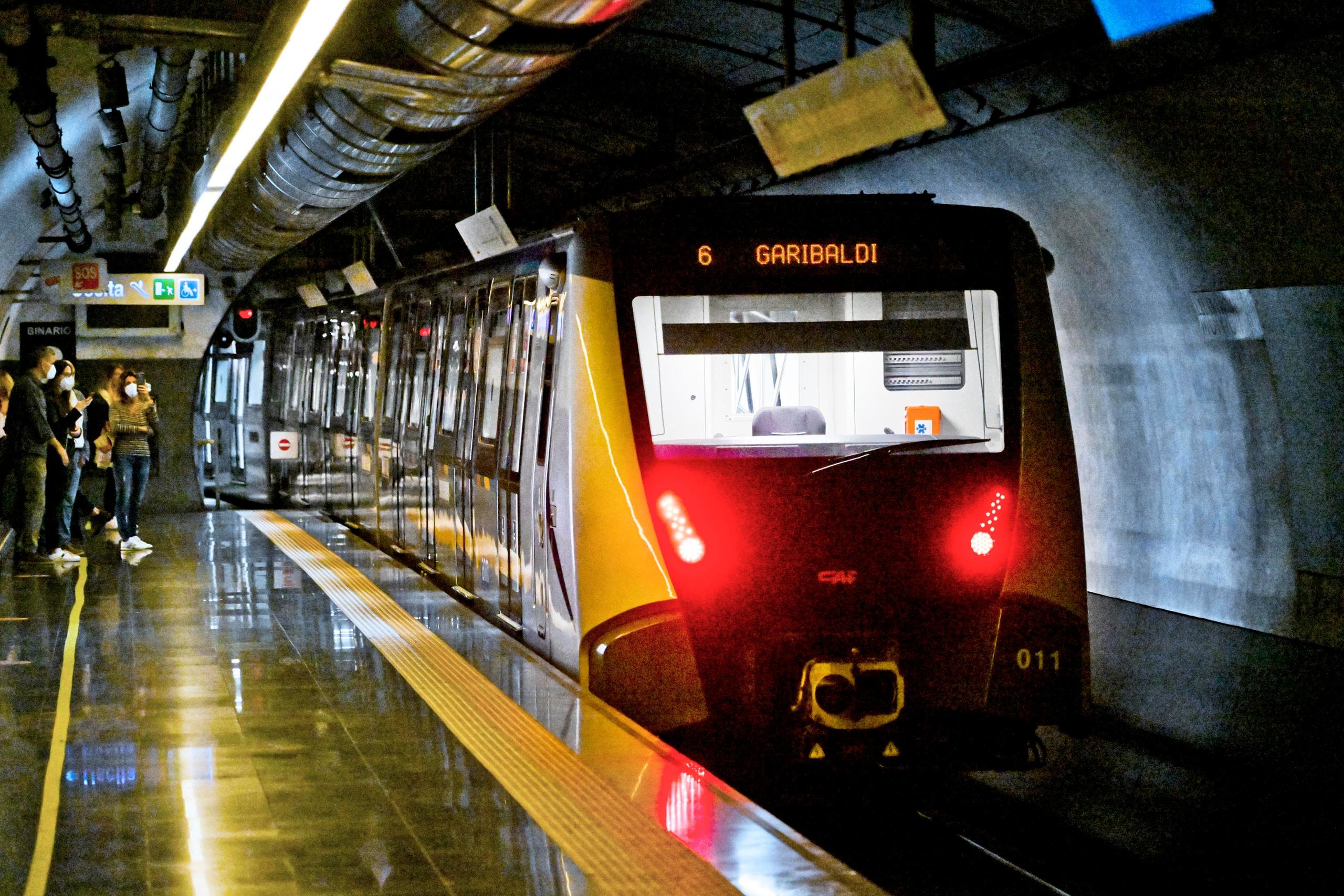 Napoli più treni della metropolitana internet anche in galleria e