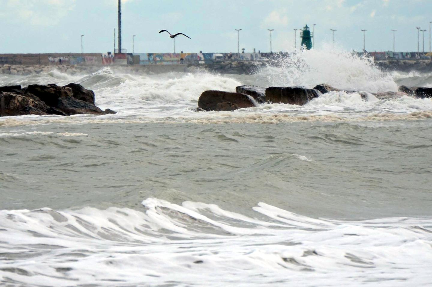 Meteo Nelle Marche In Arrivo Neve E Mare In Burrasca