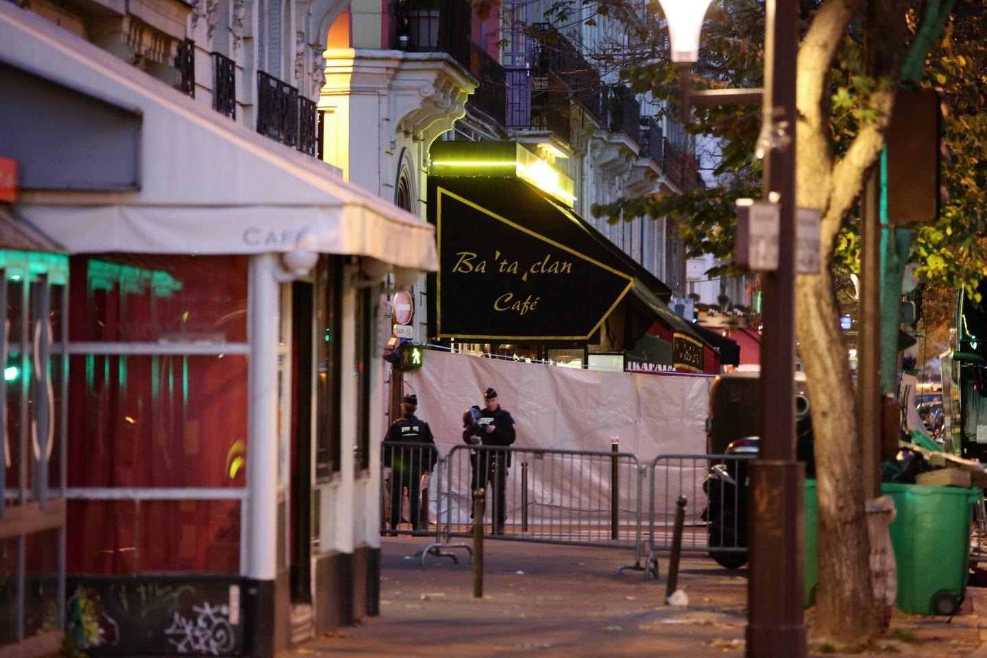 Attentato Parigi Gli Spari Al Bataclan E Il Concerto Si Ferma All