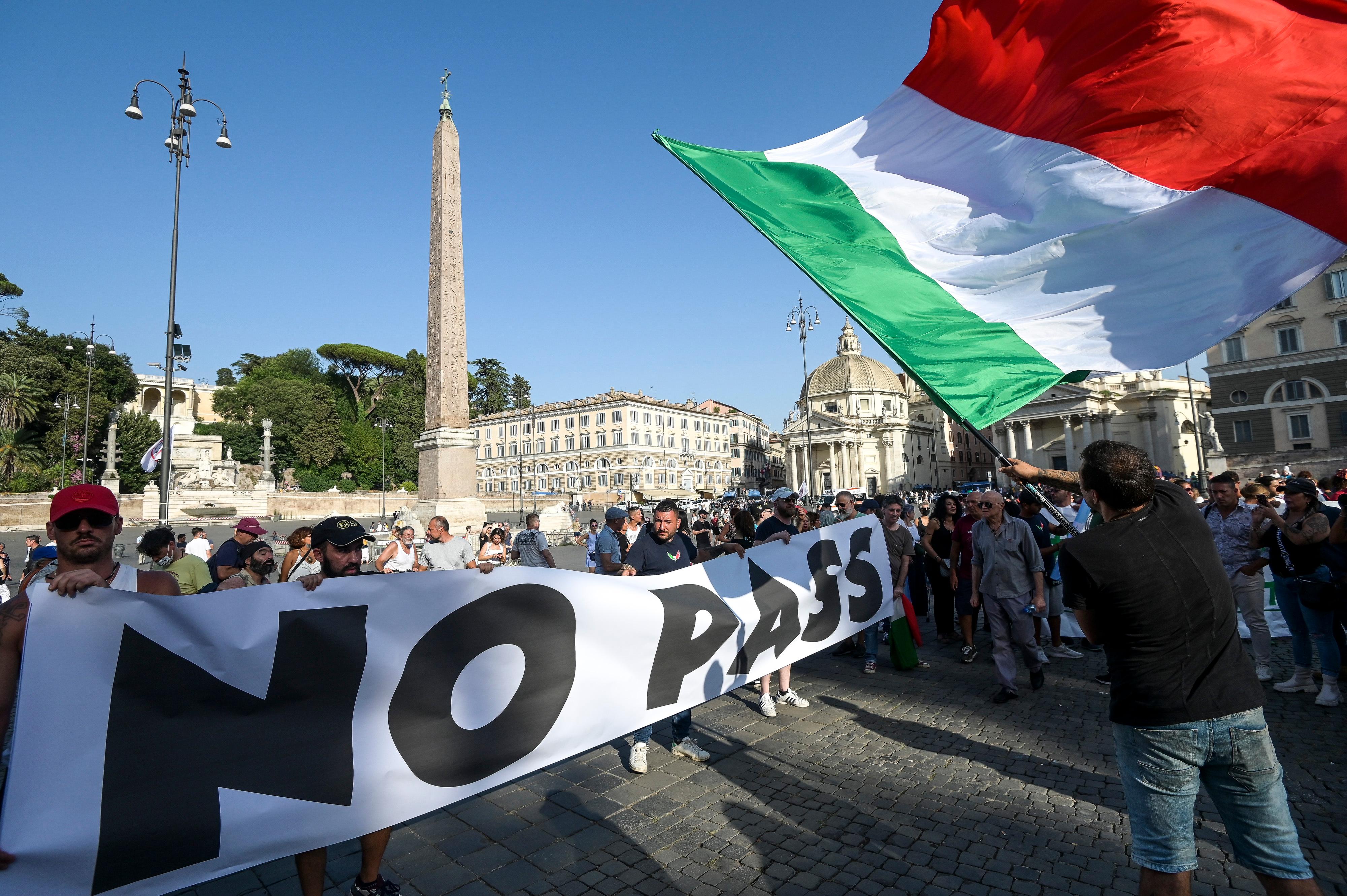 Roma Aggressione Dei No Green Pass Contro Giornalisti Procura Indaga