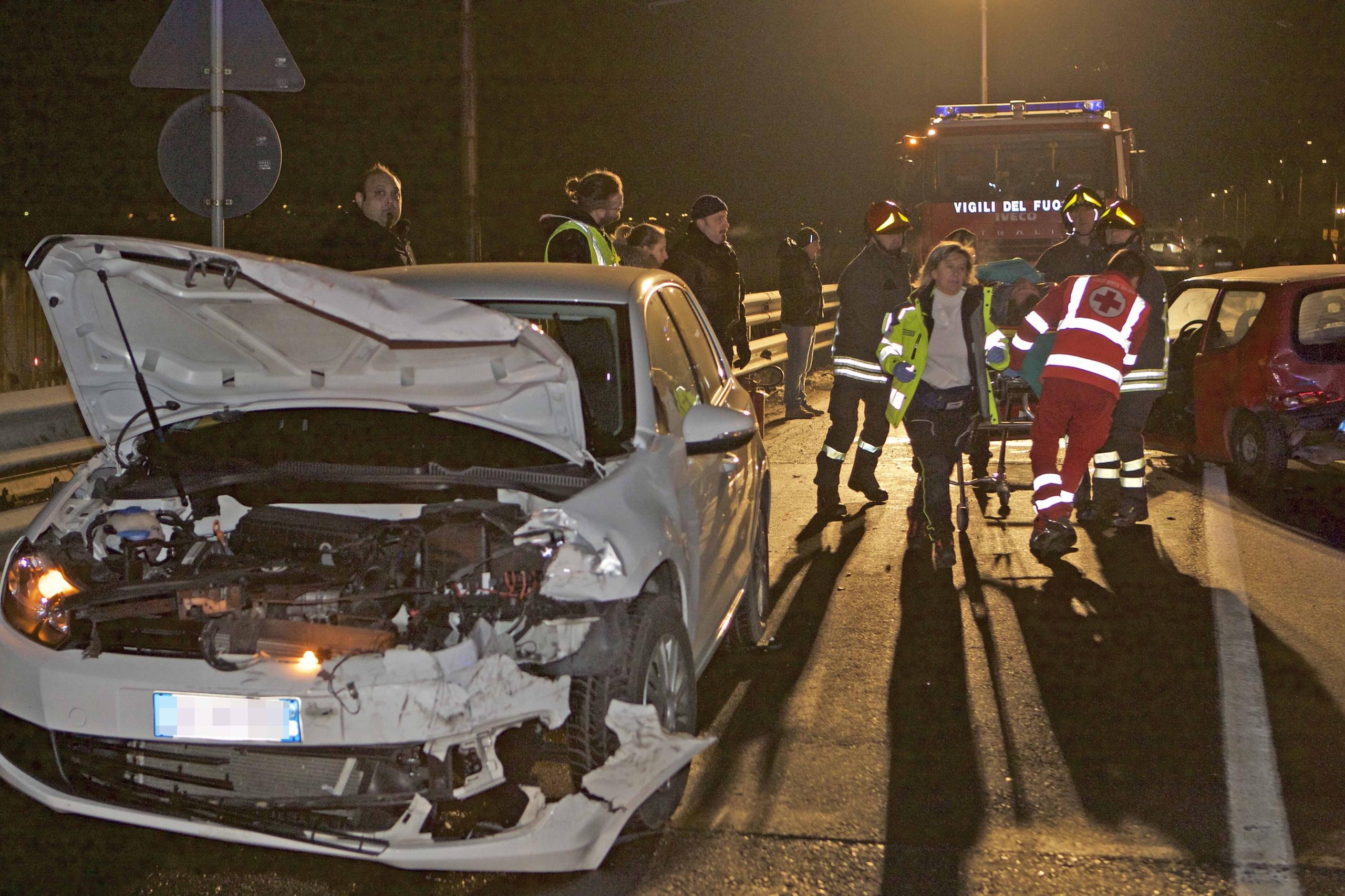 Frontale Tra Due Auto Sulla Statale 38 Cinque Feriti E Traffico In Tilt