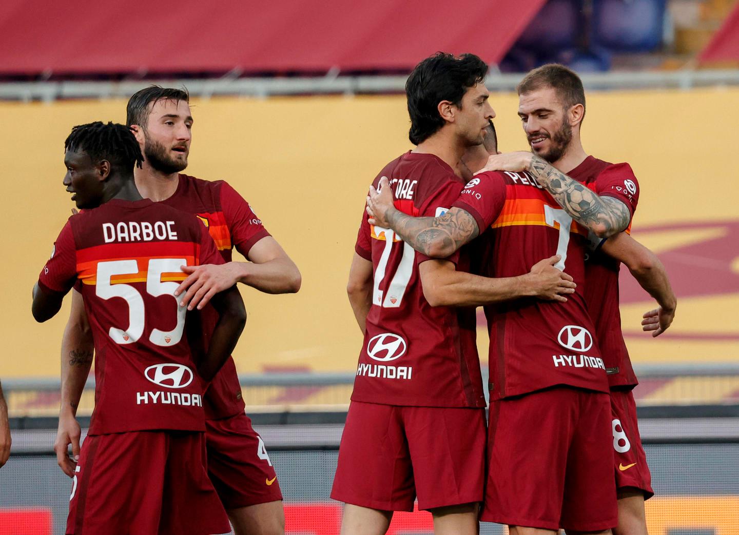 Roma Crotone 5 0 I Giallorossi Dominano All Olimpico