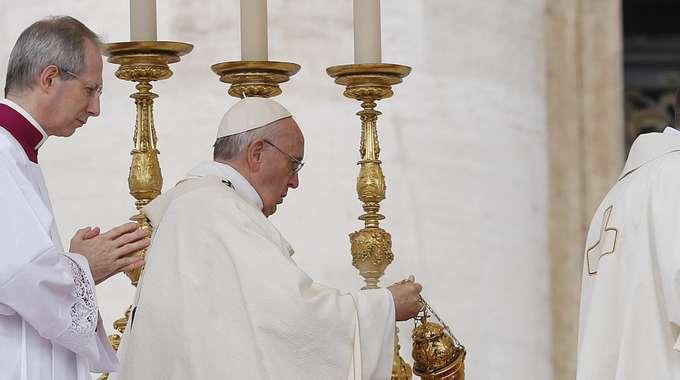 Messa Piazza S Pietro Per Nuovi Santi