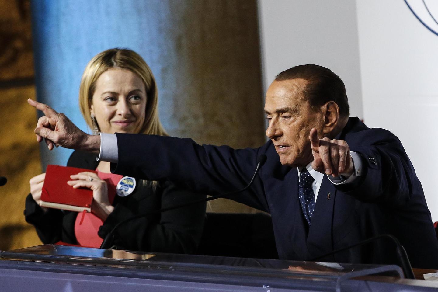 Berlusconi A Voti Dal Sogno Colle Ma I Franchi Tiratori Sono In Agguato