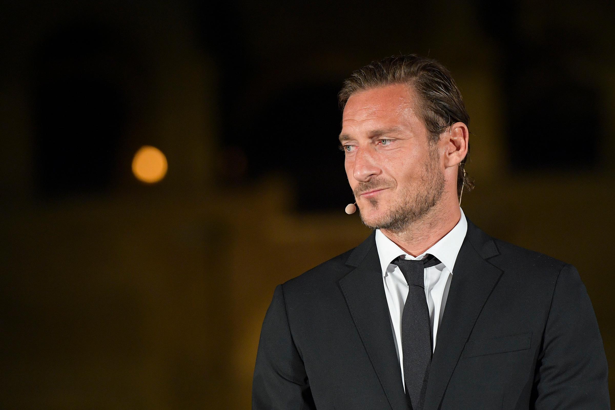 Totti Presenta Il Suo Libro Al Colosseo Avrei Voluto Scegliere Io