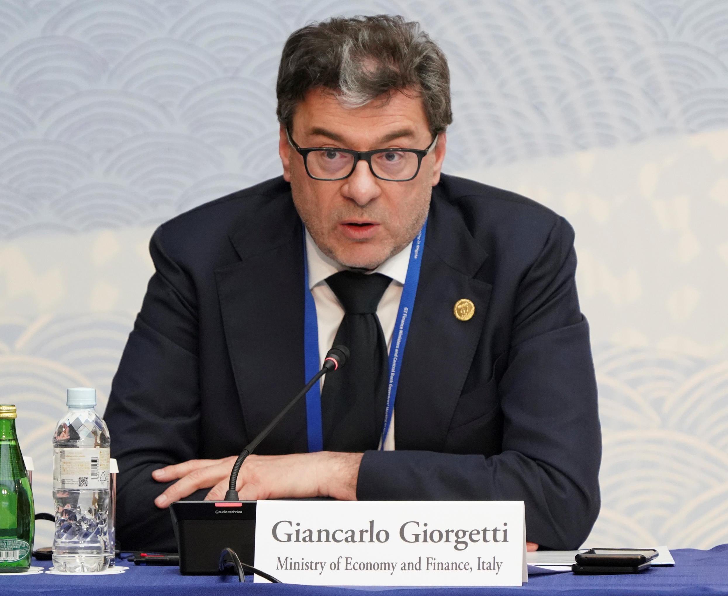 Giorgetti E Il Rating Fitch Promossi Dai Mercati