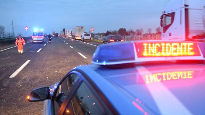 Roma Incidente Stradale Sulla Litoranea In Codice Rosso 2 Uomini E Un