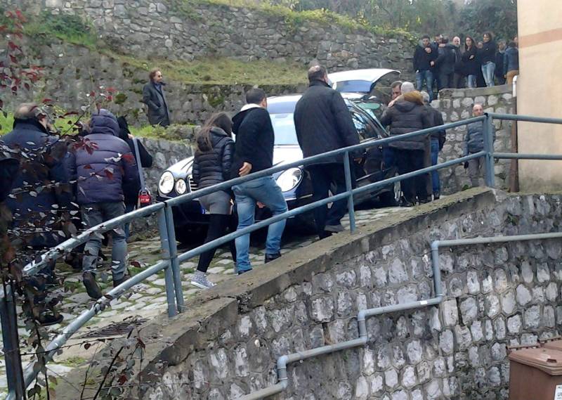 Matera, musica italiana in lutto: morto il cantante Mango  Giuseppe  stroncato da un infarto, alla fine del concerto che stava tenendo al 'Pala Ercole' di Policoro Image