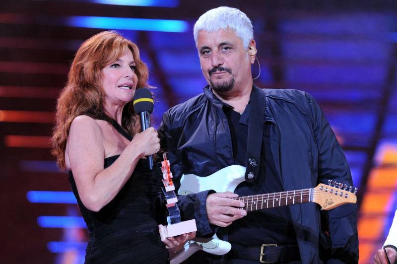  È morto Pino Daniele Stroncato da un infarto.Colpito da un malore in Toscana  -  FOTO - VIDEO  Image