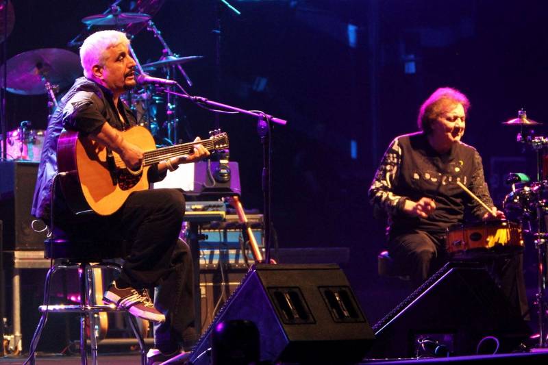  È morto Pino Daniele Stroncato da un infarto.Colpito da un malore in Toscana  -  FOTO - VIDEO  Image