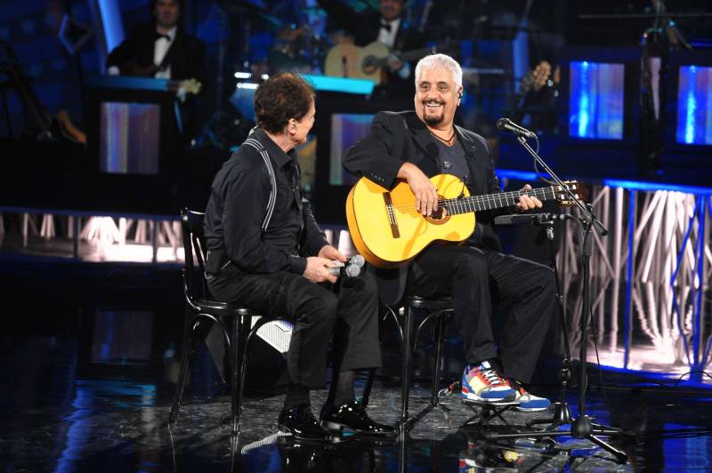  È morto Pino Daniele Stroncato da un infarto.Colpito da un malore in Toscana  -  FOTO - VIDEO  Image