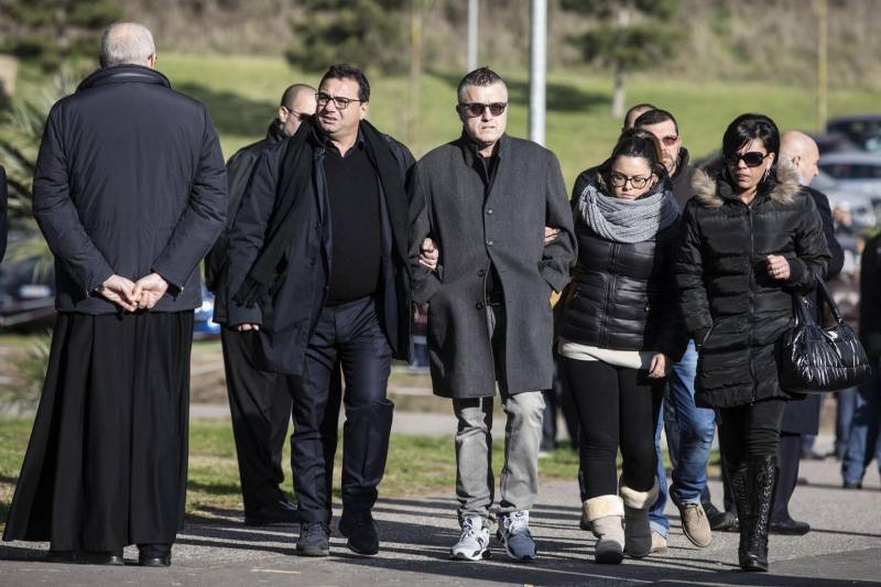  È morto Pino Daniele Stroncato da un infarto.Colpito da un malore in Toscana  -  FOTO - VIDEO  Image