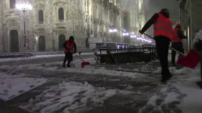 Maltempo Italia Neve E Forte Vento A Milano Piano D Emergenza Disagi