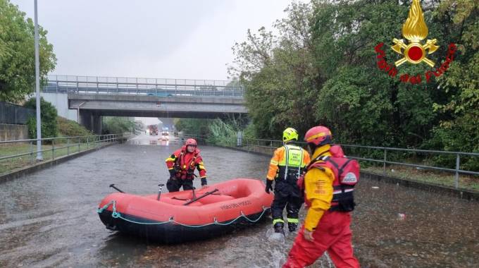 Maltempo Treni Sospesi Tra Roma E Napoli Guasti Su Tre Linee