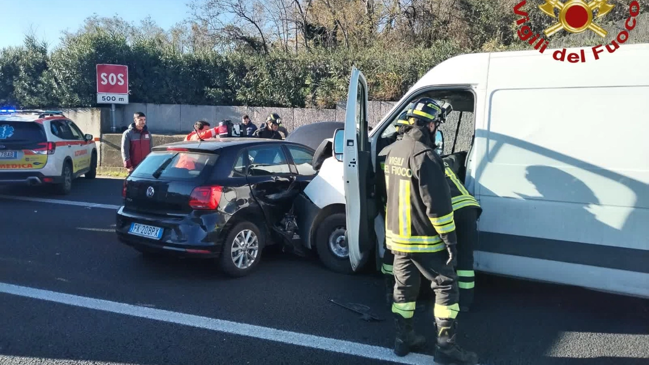 Maxi scontro sul Raccordo a Roma: un morto e 6 feriti