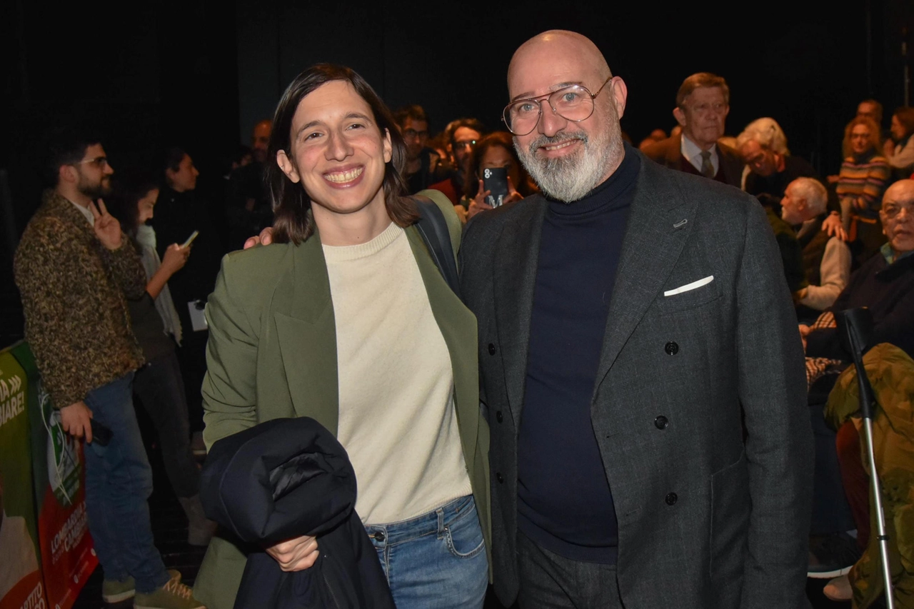 Elly Schlein, 37 anni, assieme a Stefano Bonaccini, 56 anni