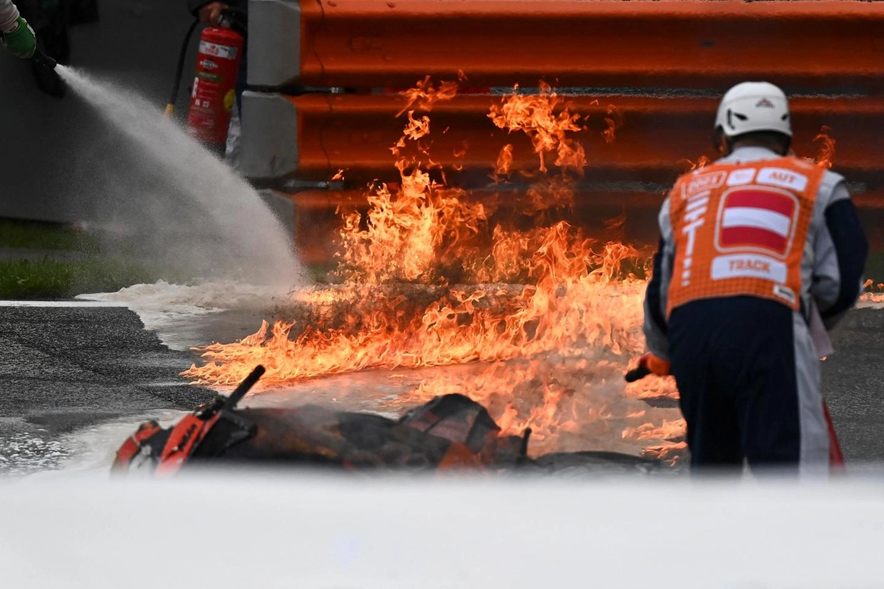 Motomondiale, incendio in pista nel Gp di Stiria (Ansa)