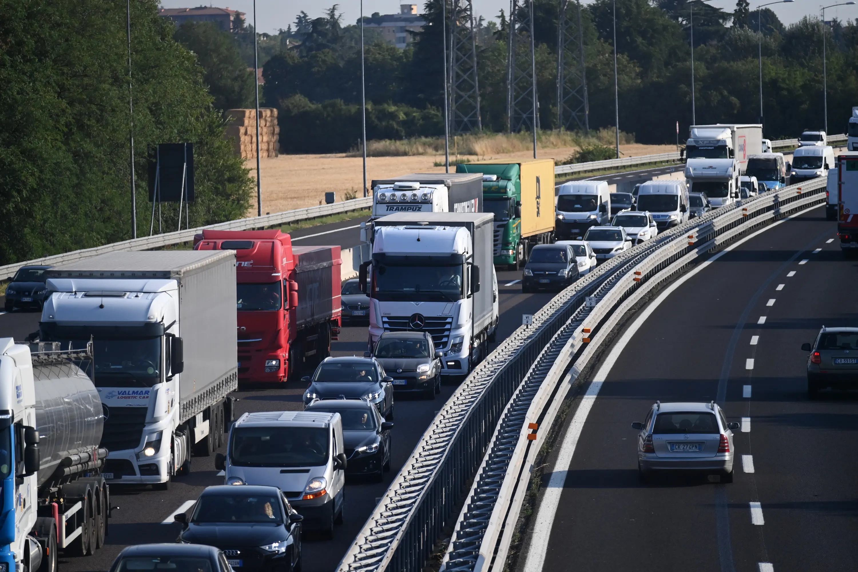 Incidente A1, autostrada bloccata nel Casertano: lunghe code verso Roma