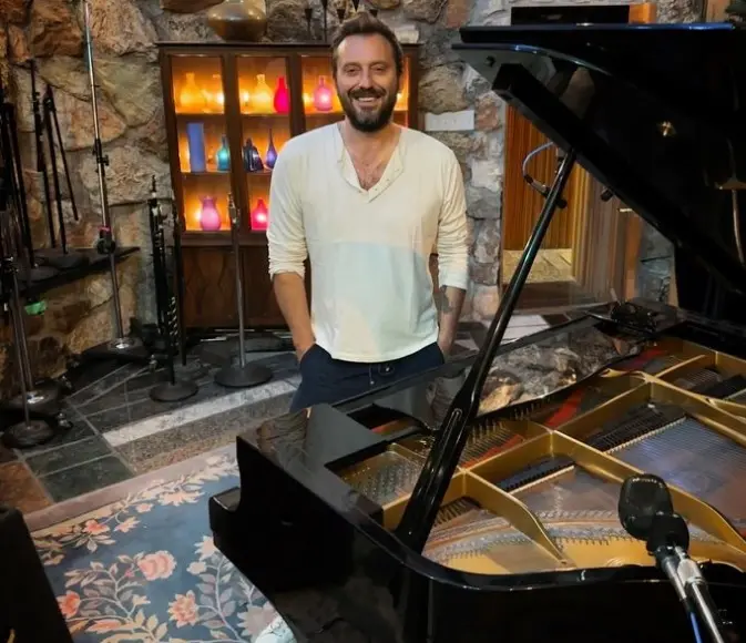 Cesare Cremonini è fidanzato? Chi sarebbe la compagna segreta