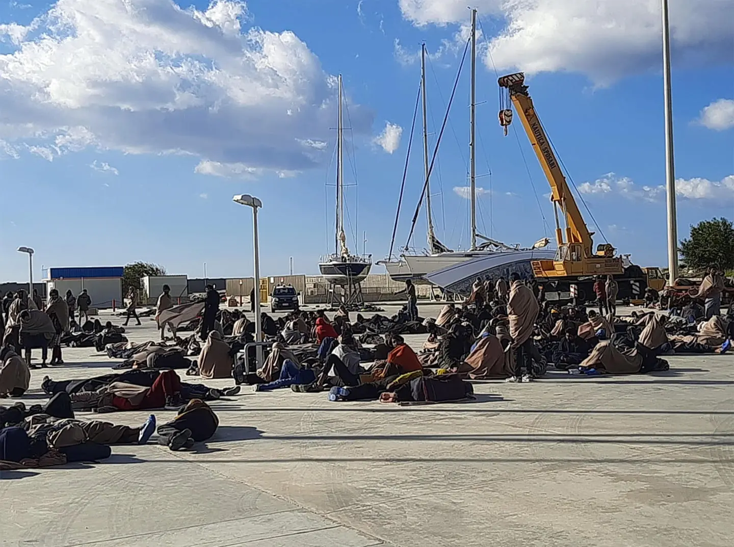 Migranti, l'ong Louise Michel si oppone al fermo. Nuovo maxi sbarco a Roccella Jonica