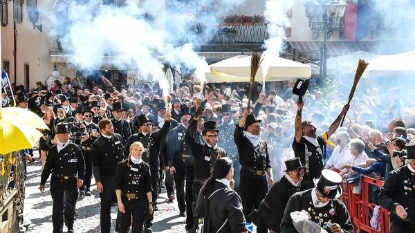 Valle Vigezzo, il raduno degli spazzacamini taglia il traguardo delle 40 edizioni