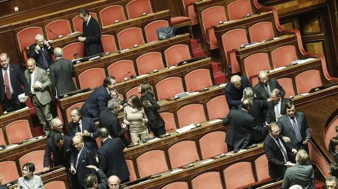 Senato, paletti su strumenti rischiosi