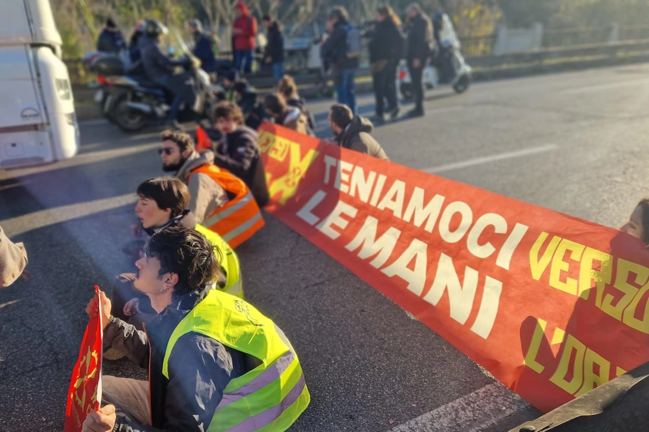 Blitz Ultima Generazione a Roma, bloccata via Salaria