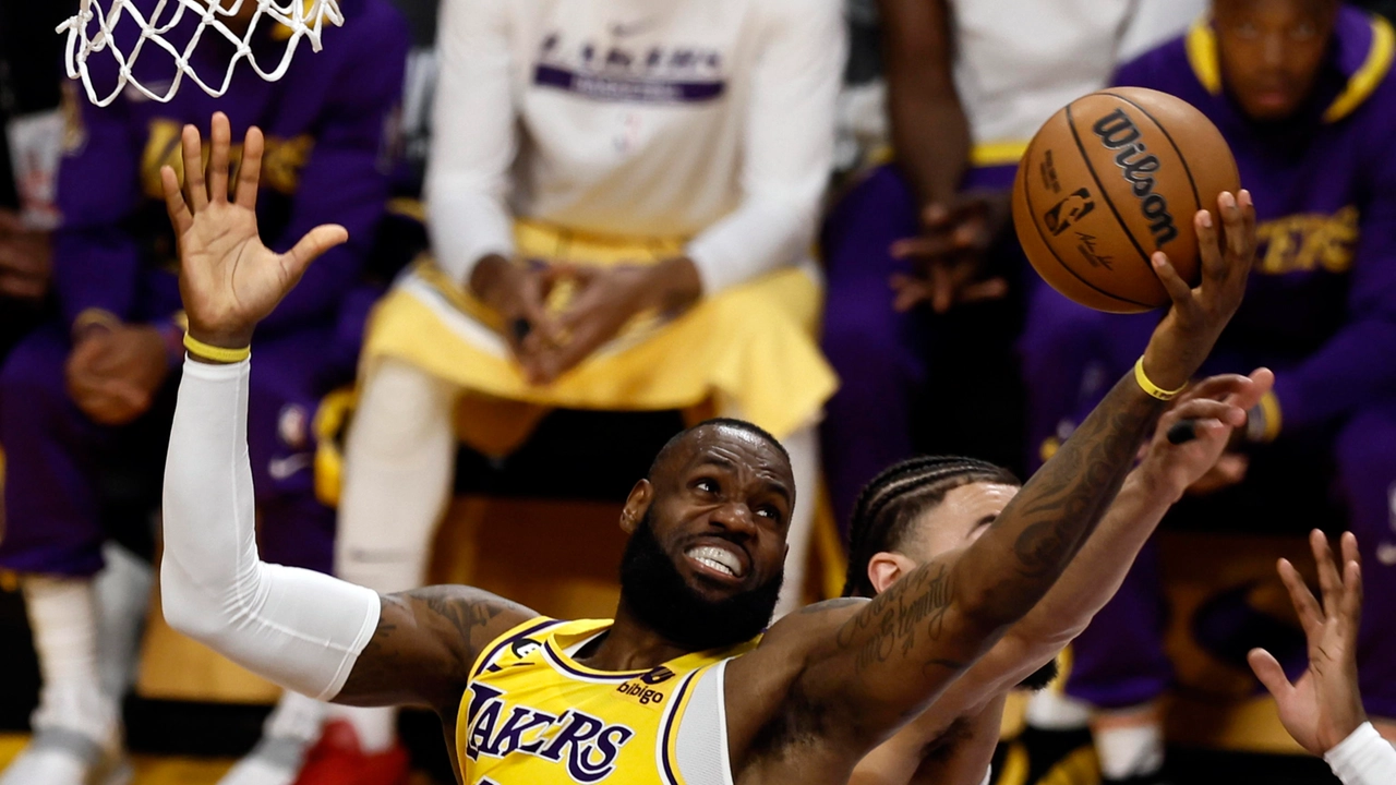 LeBron James, 38 anni e non sentirli. Il re della Nba trascina i Lakers ai playoff con numeri record