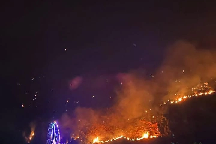 Incendio sulle colline di Mondello, Palermo