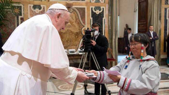 L'incontro ad aprile tra papa Francesco e i nativi canadesi 