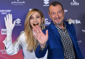 Quarta serata Sanremo 2024, la scaletta dei duetti con l’ordine d’uscita dei cantanti. La conferenza stampa di oggi