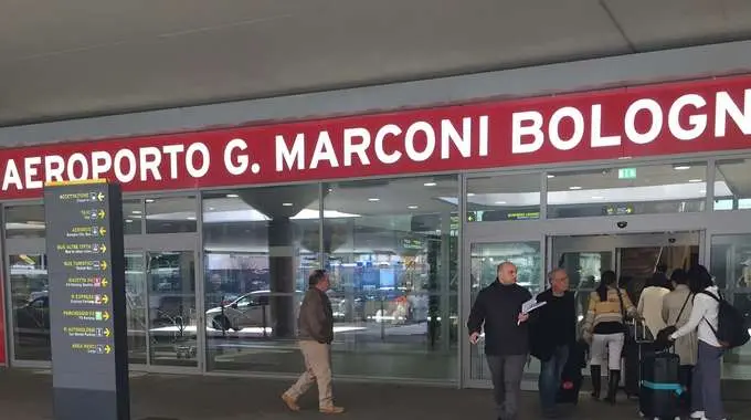 Aeroporto Bologna chiede quotazione