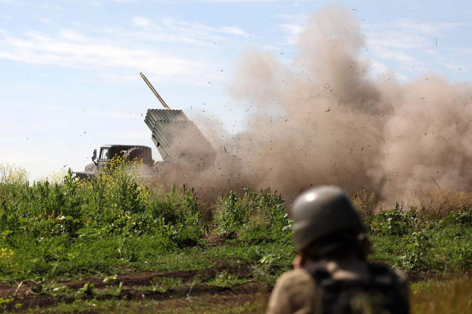 Lancia razzi ucraino a Bakhmut