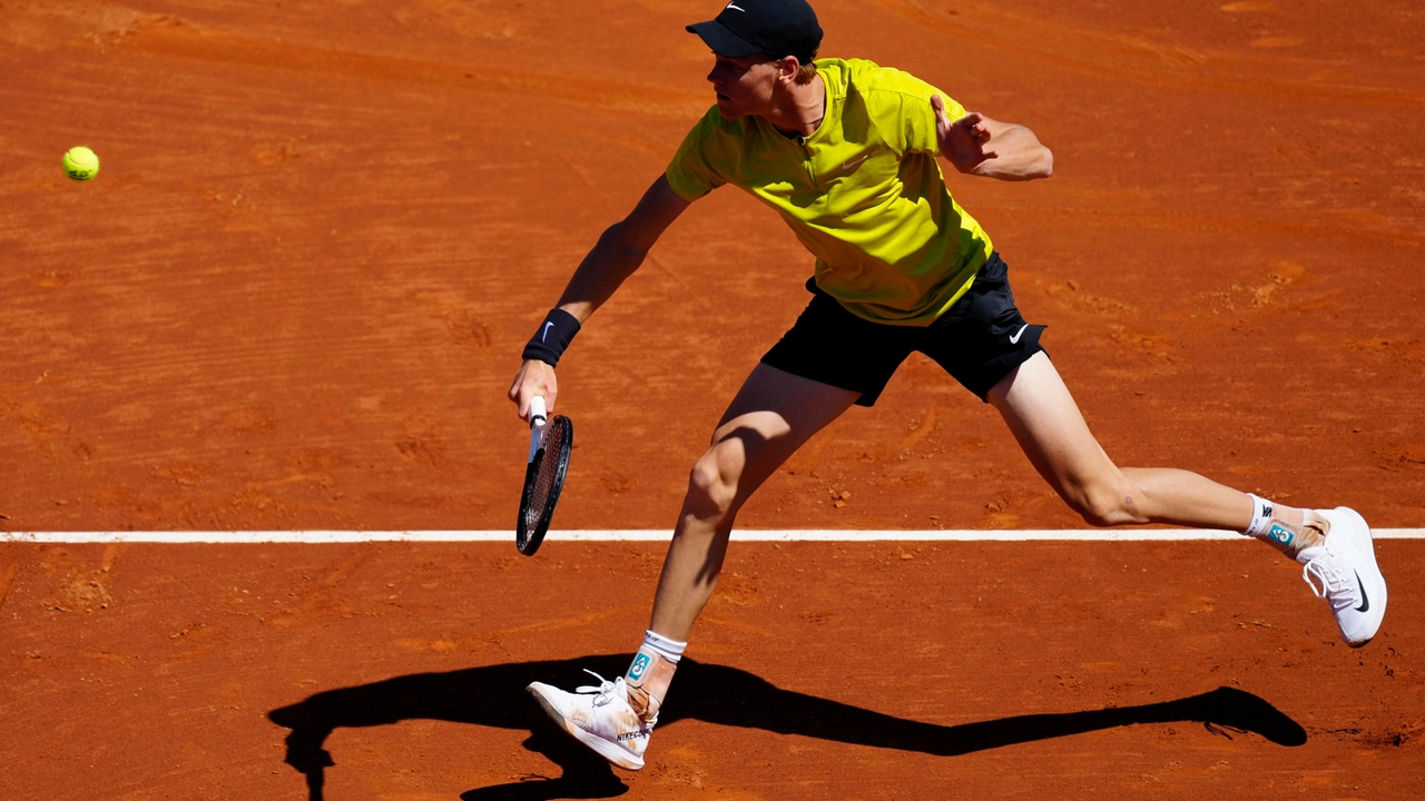 Atp Barcellona, Sinner si ritira per infortunio. Musetti in semifinale. “Mi dispiace, da qualche giorno non mi sento bene”