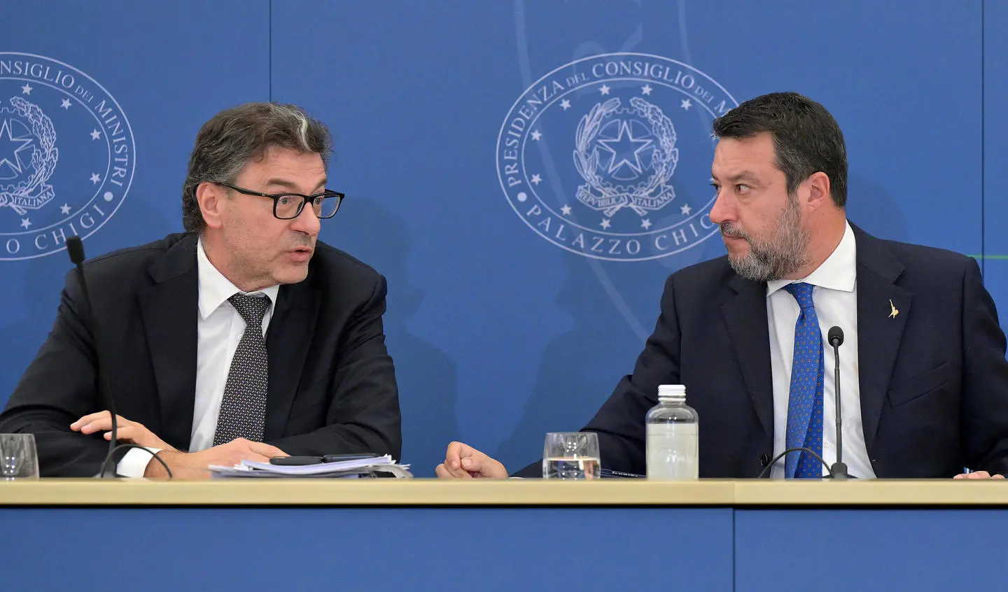 Manovra Al Rush Finale, Giorgetti In Aula. A Rischio Gli Aiuti Alle ...