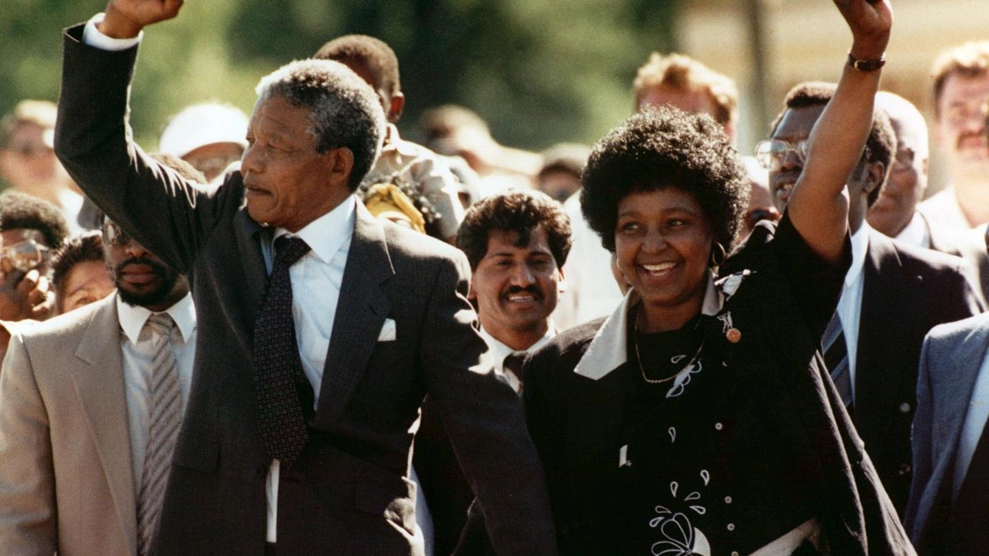 Nelson Mandela con la moglie Winnie (Ansa)