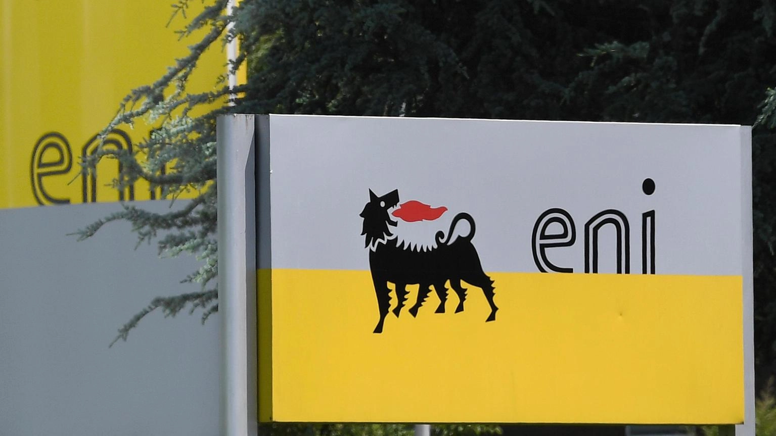 Media, governo ipotizza cessione fino al 4% di Eni