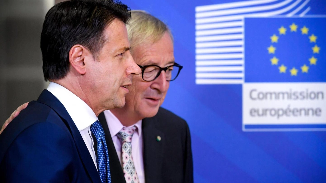 Giuseppe Conte con Jean-Claude Juncker (Ansa)