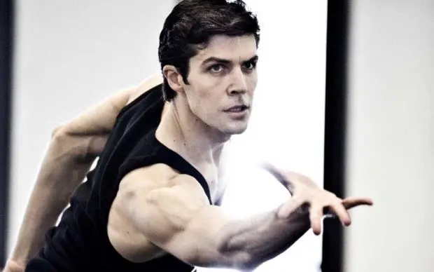 Danza con me, Roberto Bolle torna in tv (e balla con un robot)