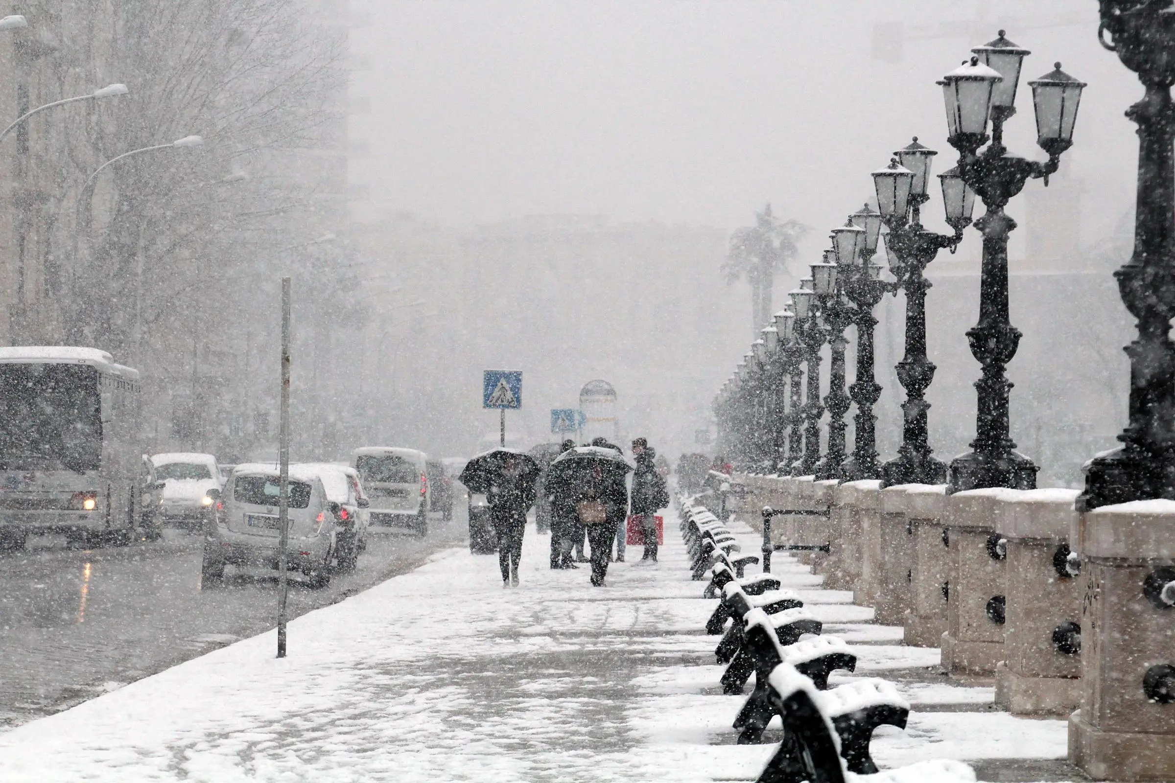 Previsioni meteo, neve nelle città dell'Adriatico e al Sud: ecco quando. Gelo alle porte