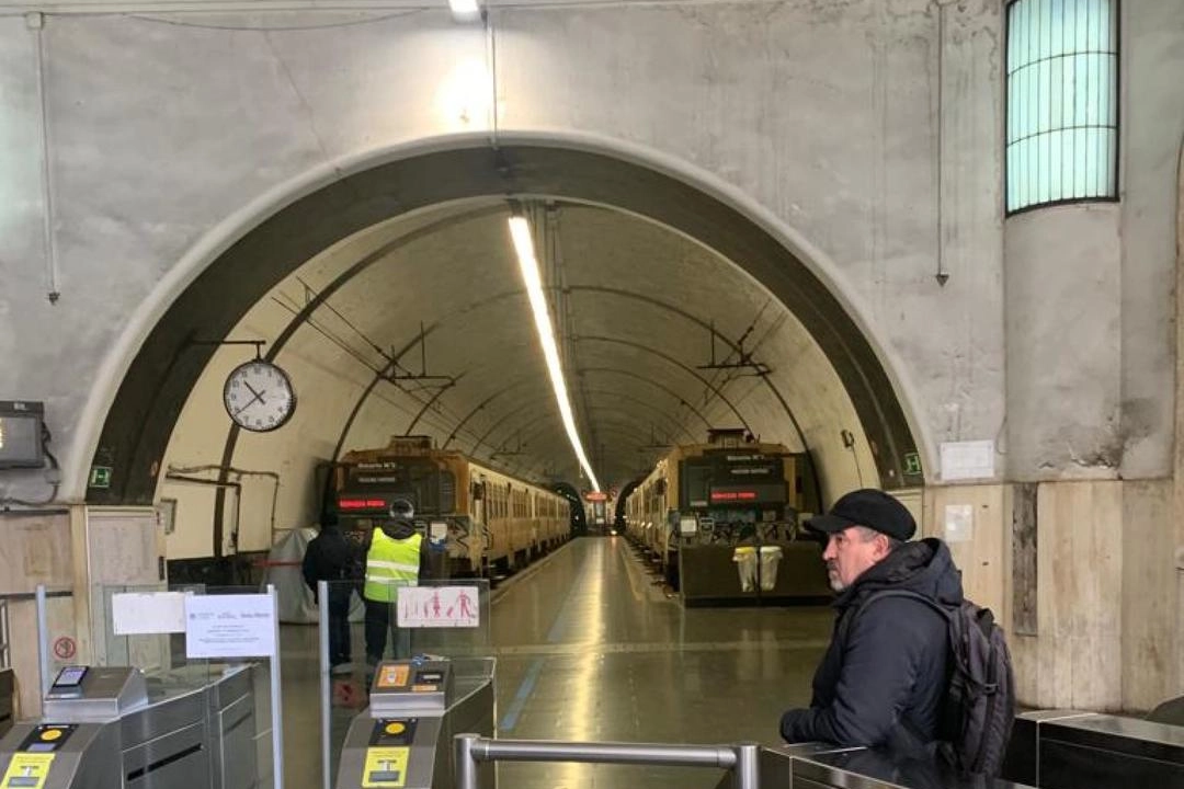 Treno Roma-Viterbo bloccato in galleria 