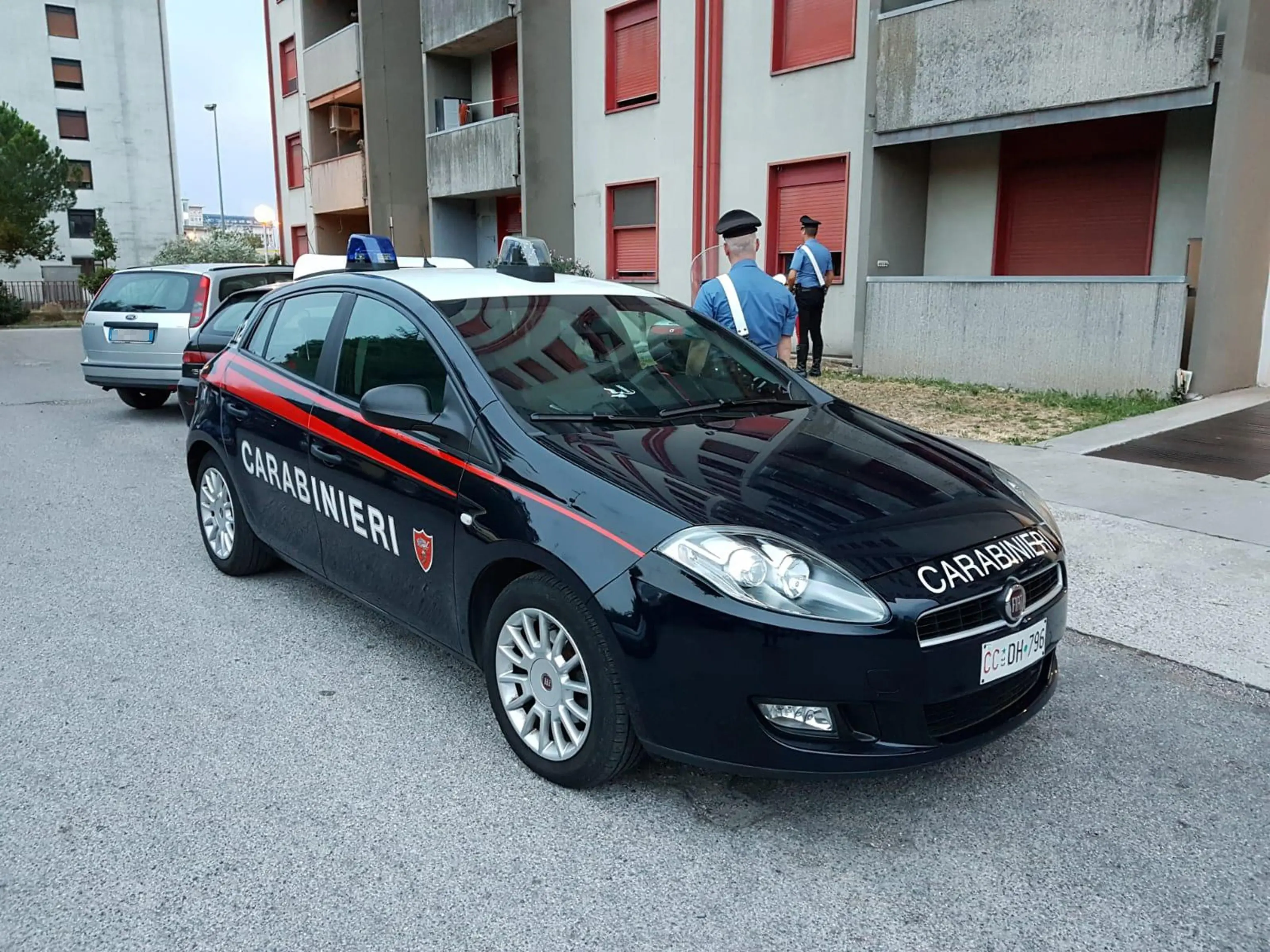 Napoli, operazione sicurezza nella notte: arresti, sequestri di armi e droga